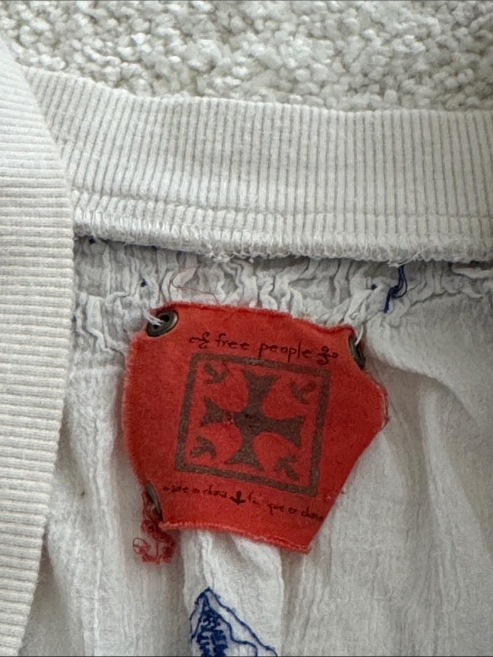 ❌SOLD❌ Free People White Peasant Top with Blue Embroidery - Picture 4 of 7